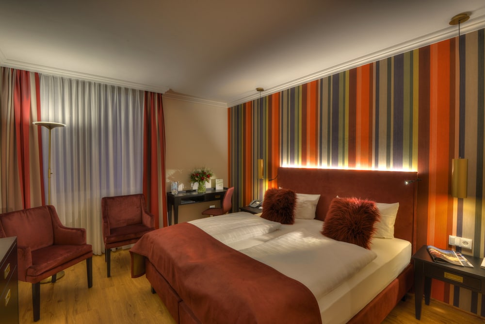 Nells Park Hotel 12/50