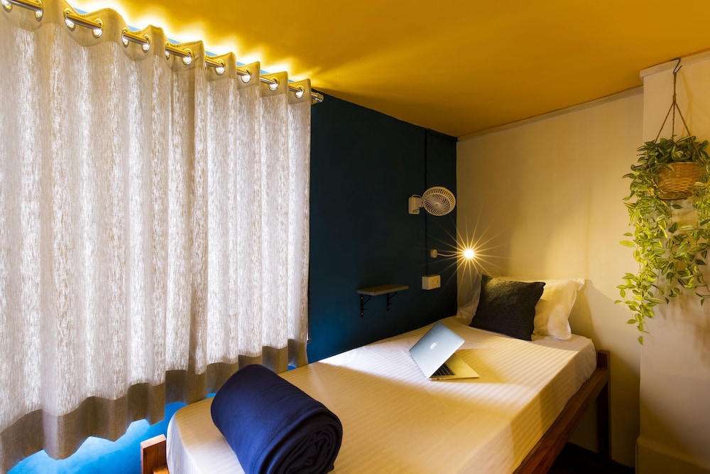 Mixed Dorm, 10 Beds، Locomo Hostel - Mumbai Airport 3/3