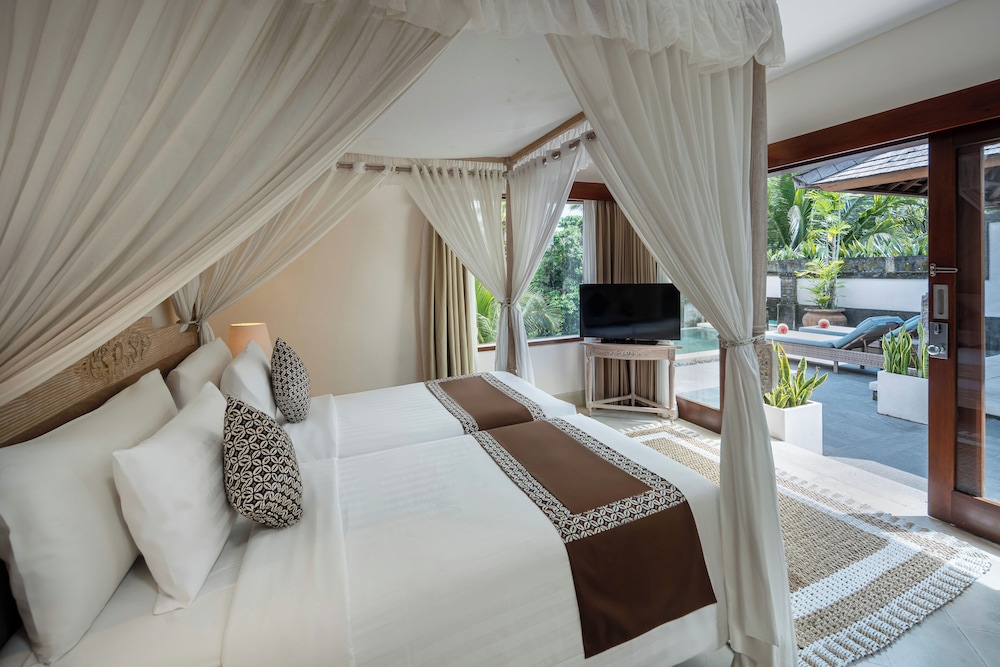 2 Bedrooms, Sky, Royal, Villa, 1 King and 1 Single Beds