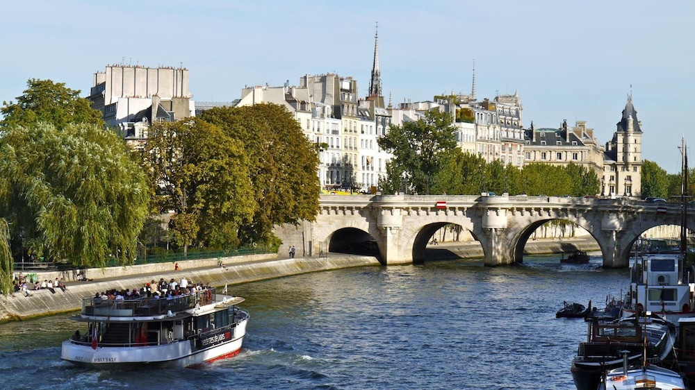 Hotel Paris Pacific 43/44