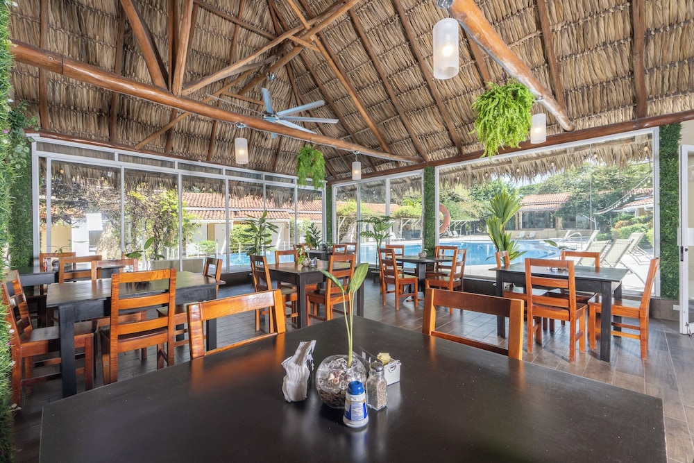 Seis Playas Hotel 36/50