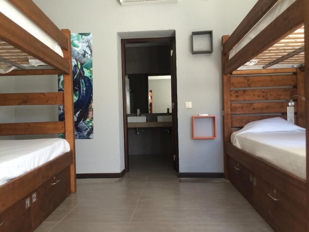Lost & Found Hostel & Suites 12/35
