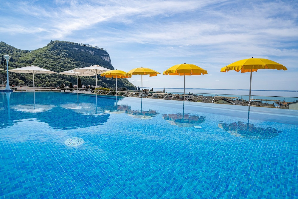 Sky Pool Hotel Sole Garda 63/68