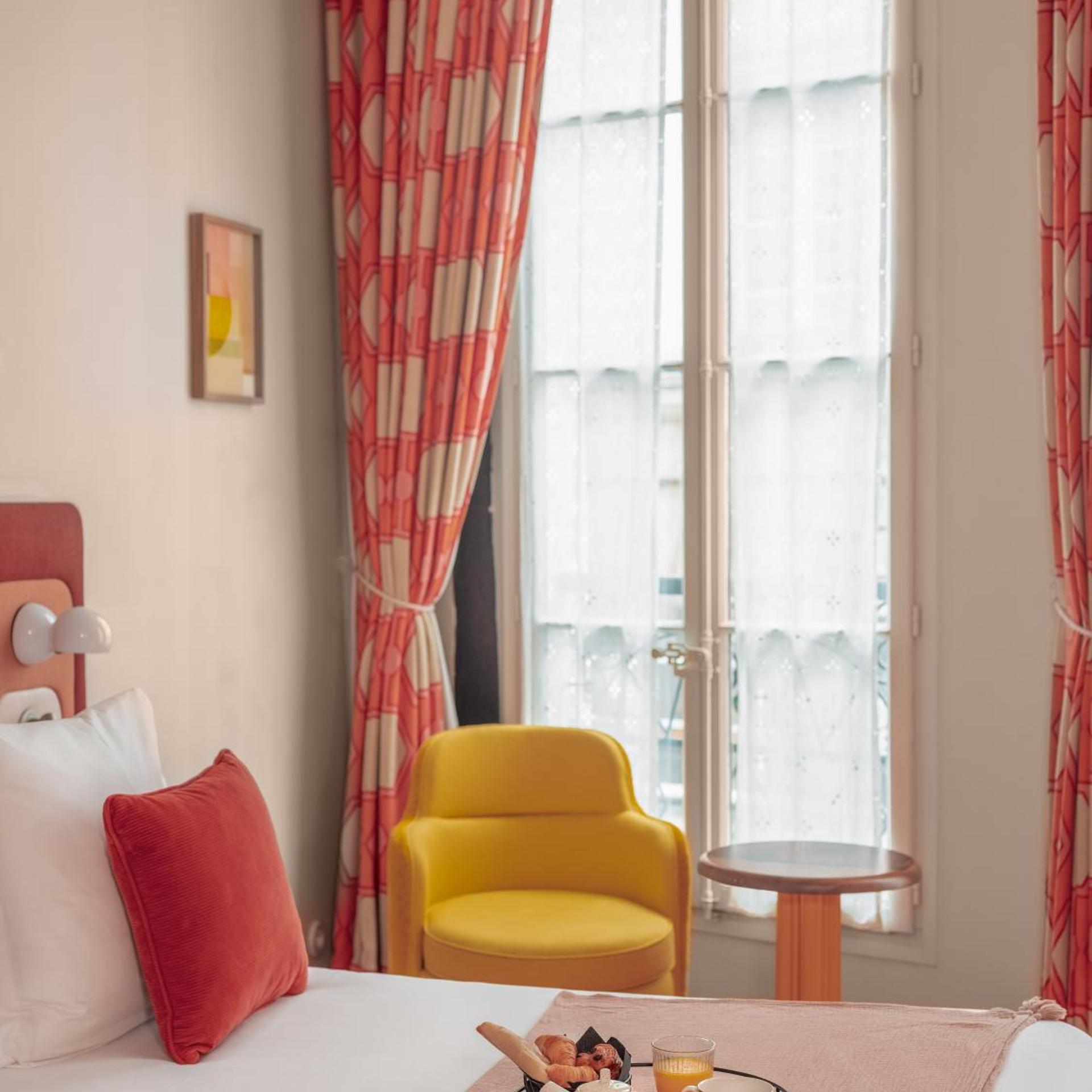 غرفة ديلوكس بسرير مزدوج أو سريرين منفصلين بحوض جاكوزي، Hotel Saint Andre Des Arts 7/10