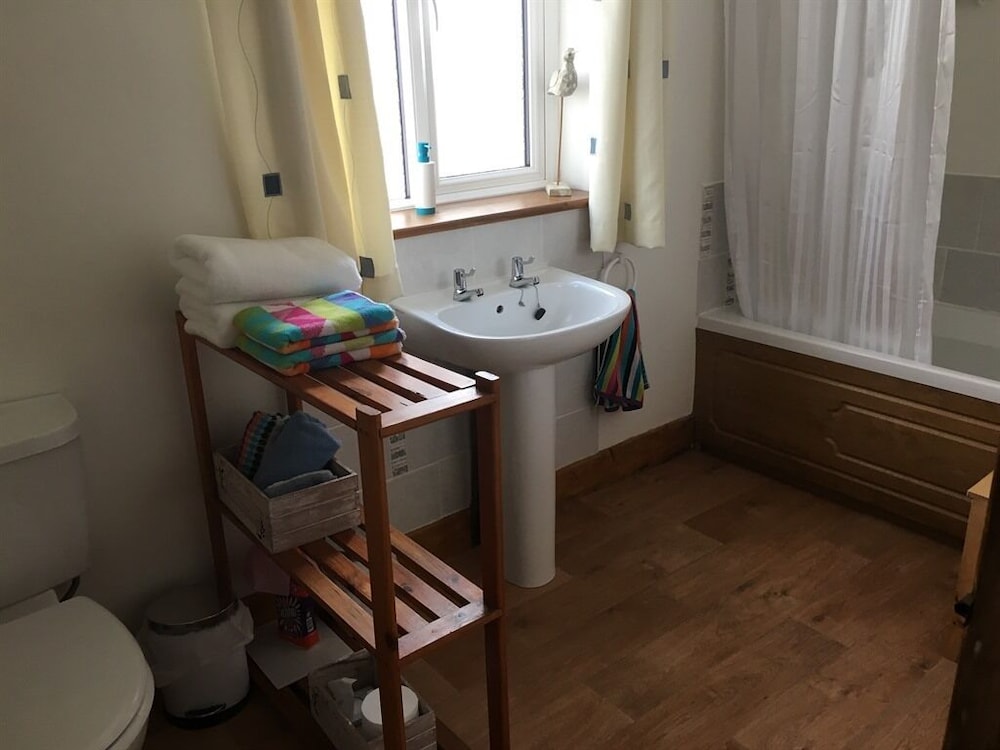 The Cottage 25/29