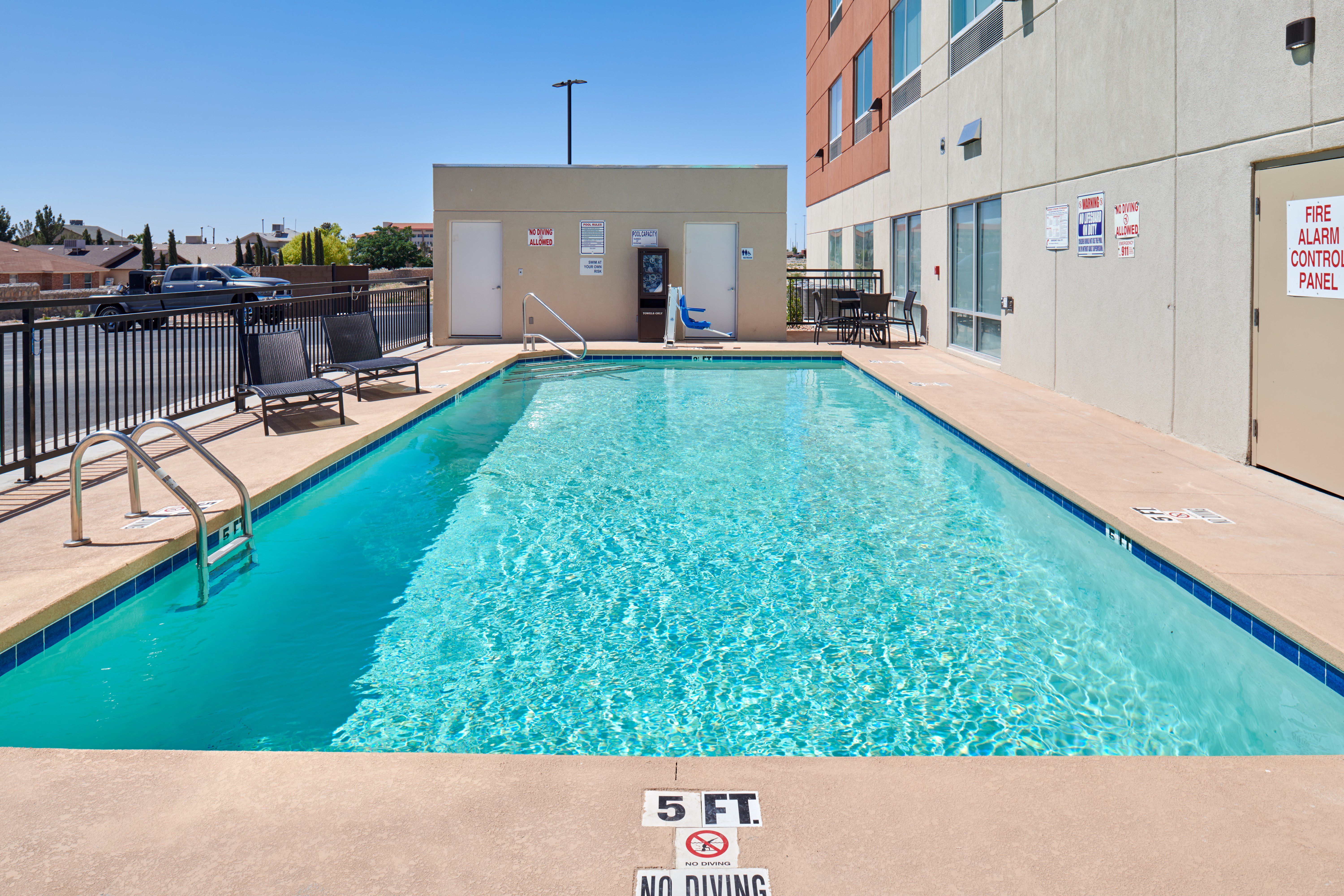 Holiday Inn Express and Suites El Paso East 59/59