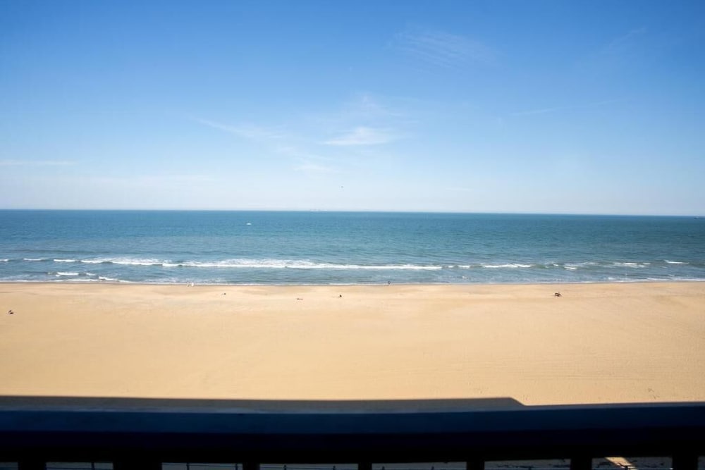 The Barclay Towers Resort Hotel 48/49