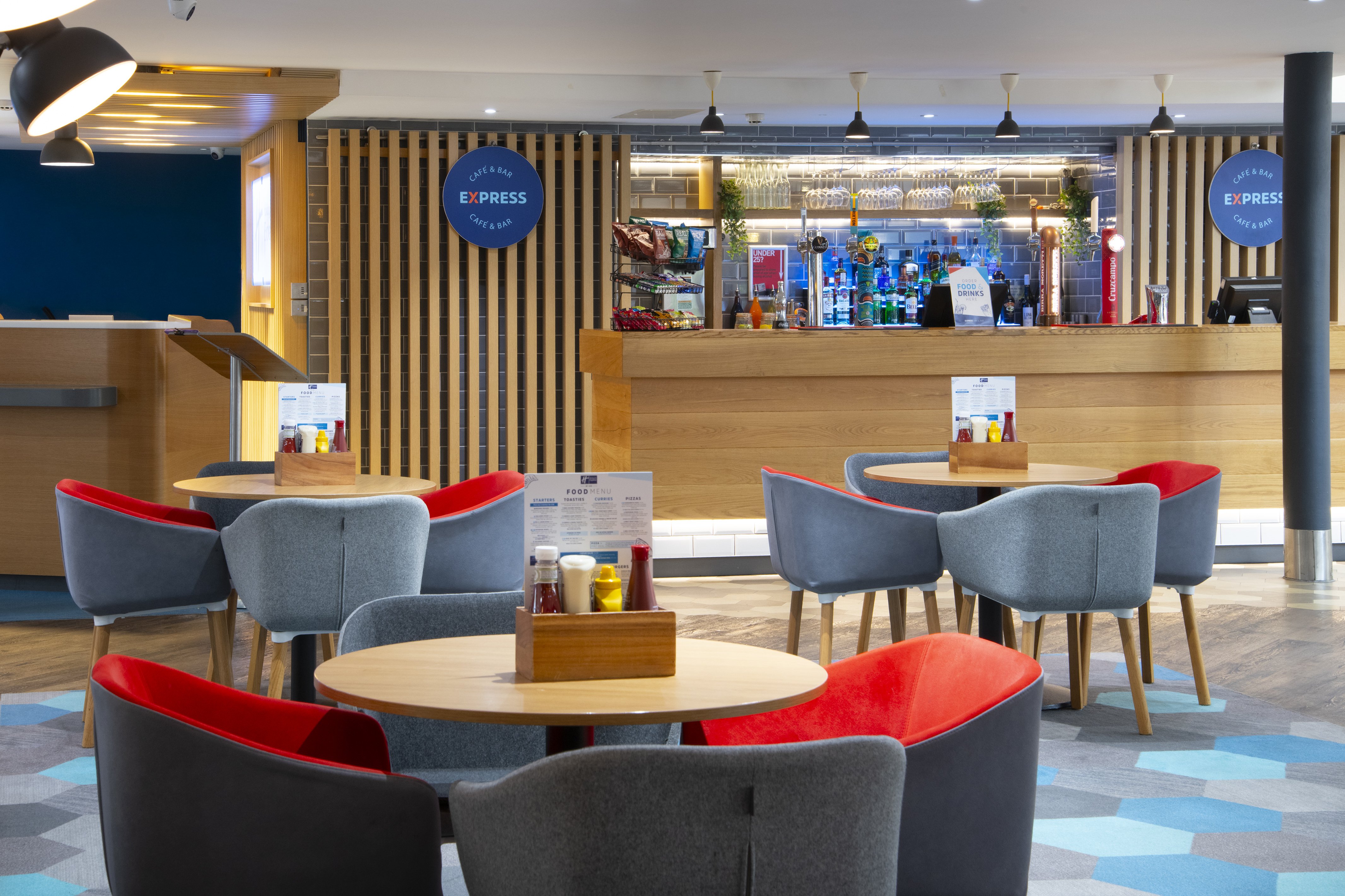 HOLIDAY INN EXPRESS BIRMINGHAM NEC 38/73