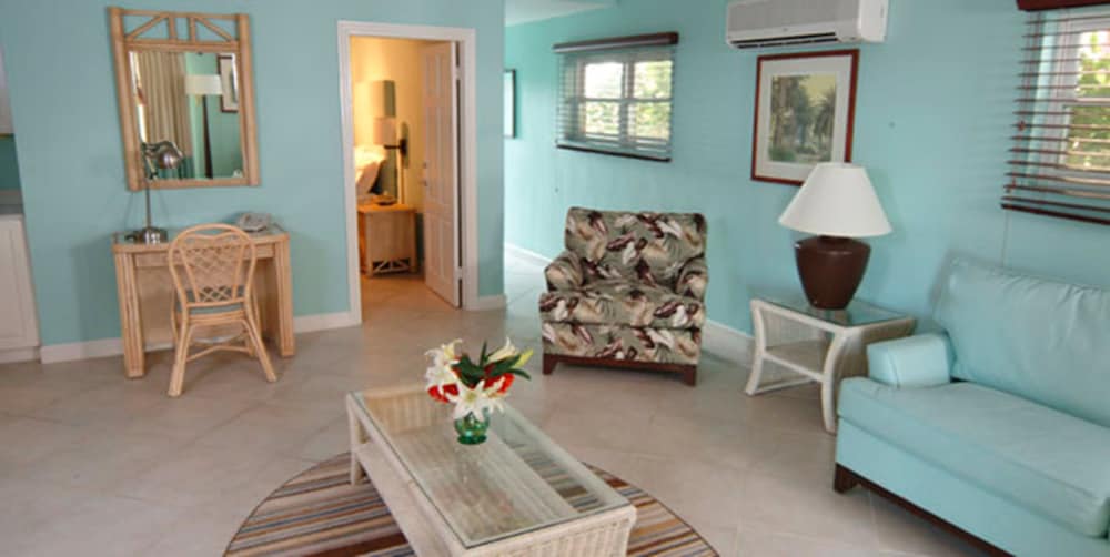 TRADE WINDS HOTEL 40/69