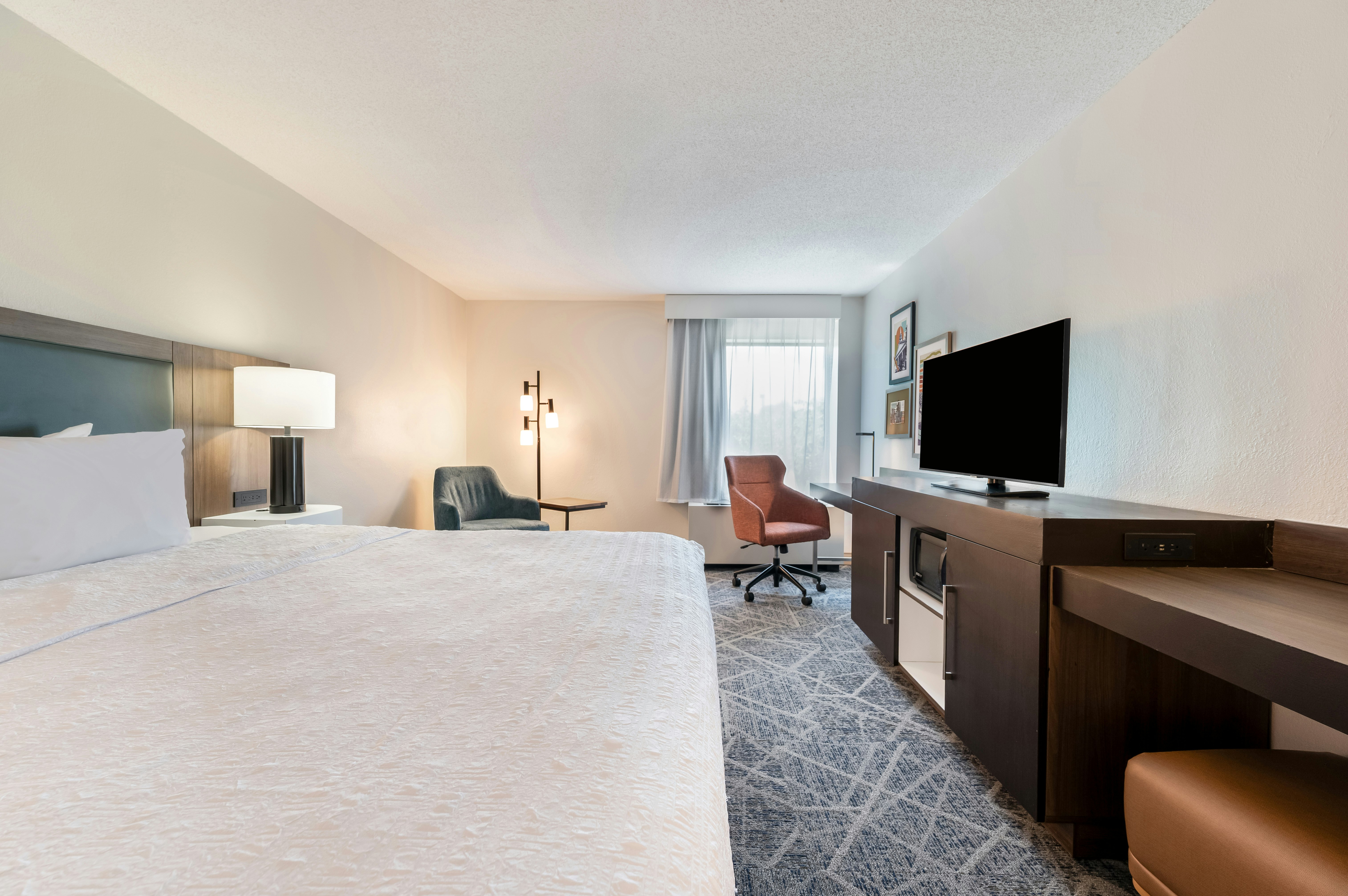 غرفة قياسية بسرير كينج، Hampton Inn White River Junction 3/7