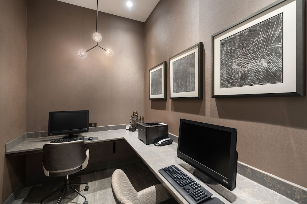 HOLIDAY INN BOSTON LOGAN AIRPORT - CHELSEA 59/64