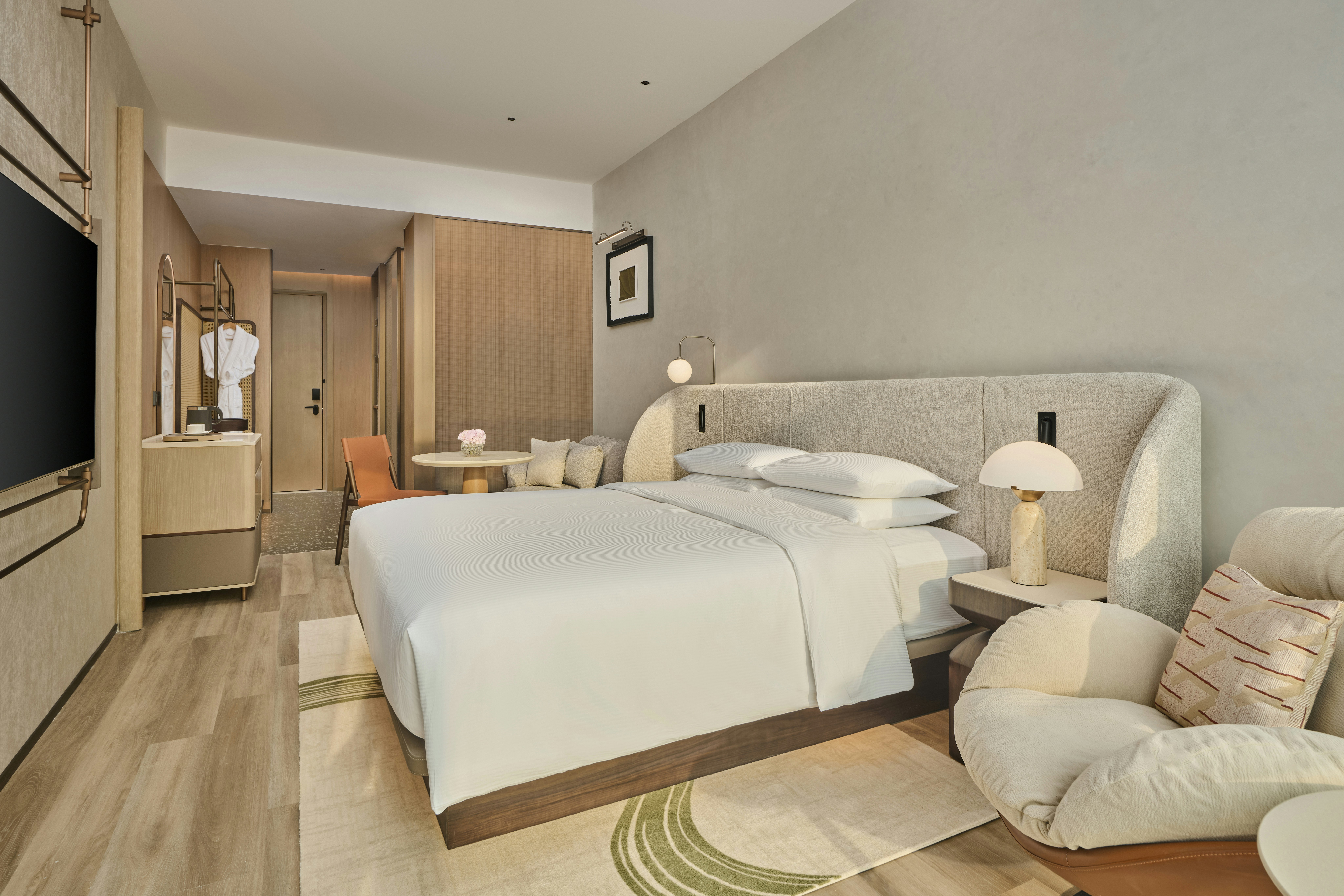 GUEST ROOM, KING BED
