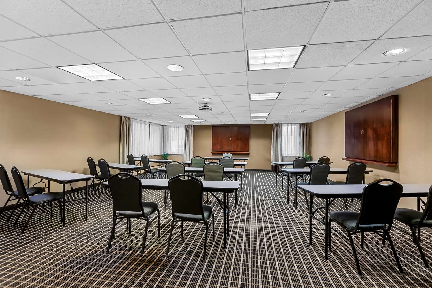 Comfort Inn & Suites Somerset - New Brunswick 12/17