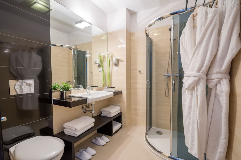 QUEEN BOUTIQUE HOTEL 62/62