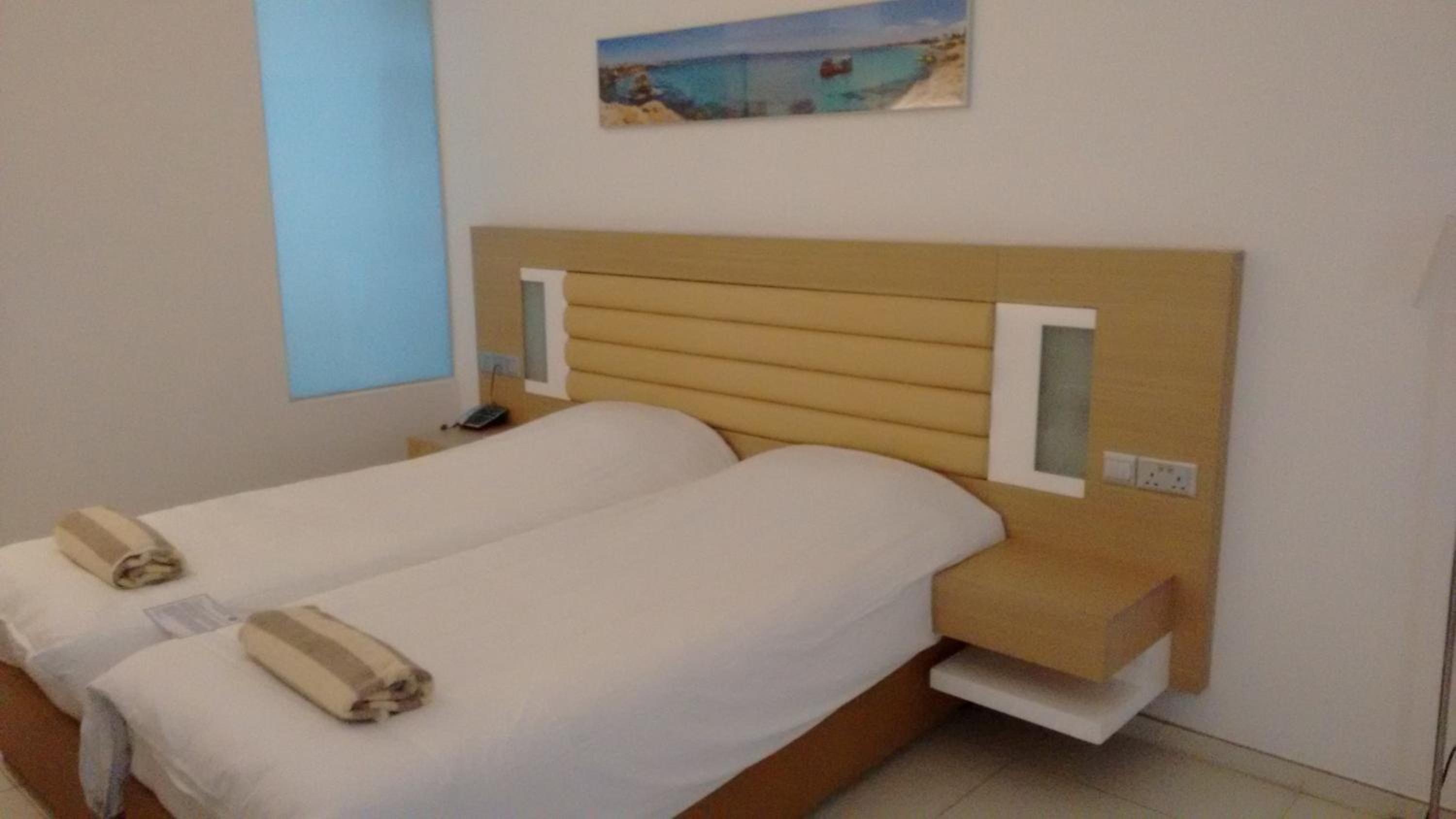Room, Lateral Side Sea View