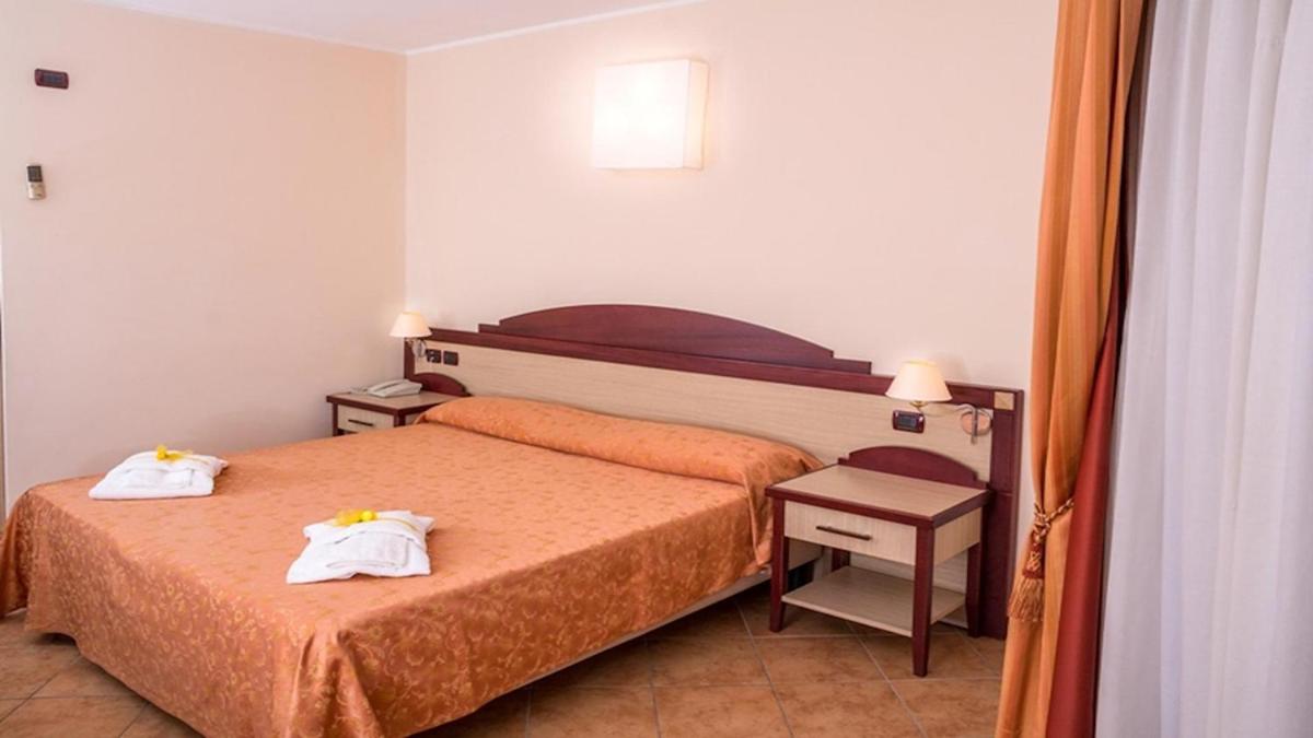 Room, Triple, Nettuno Palace Hotel 2/2