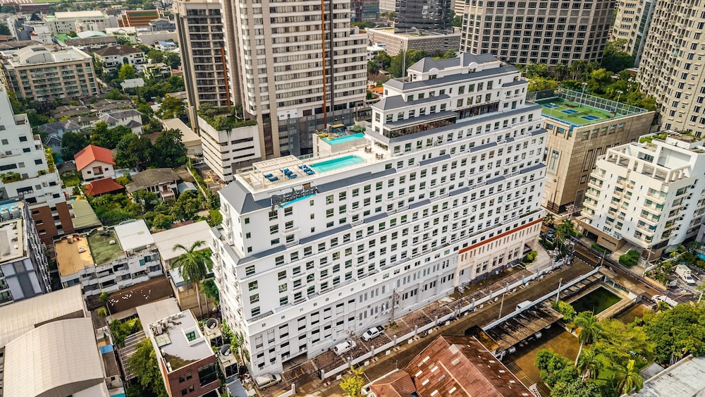 Radisson Hotel Chateau de Bangkok 3/48