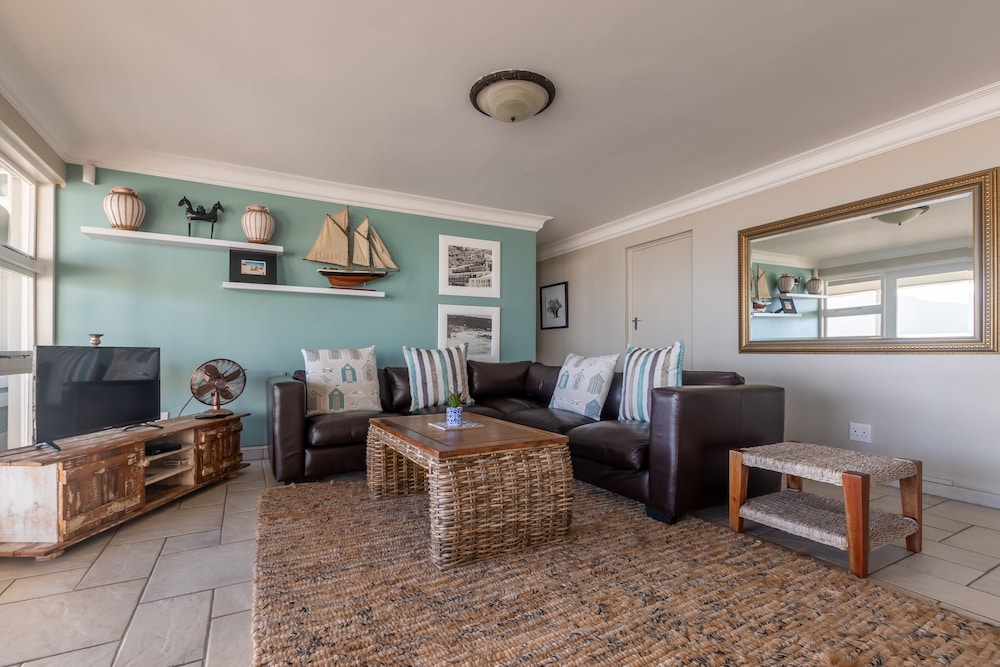 Dutton's Cove Guesthouse 22/50