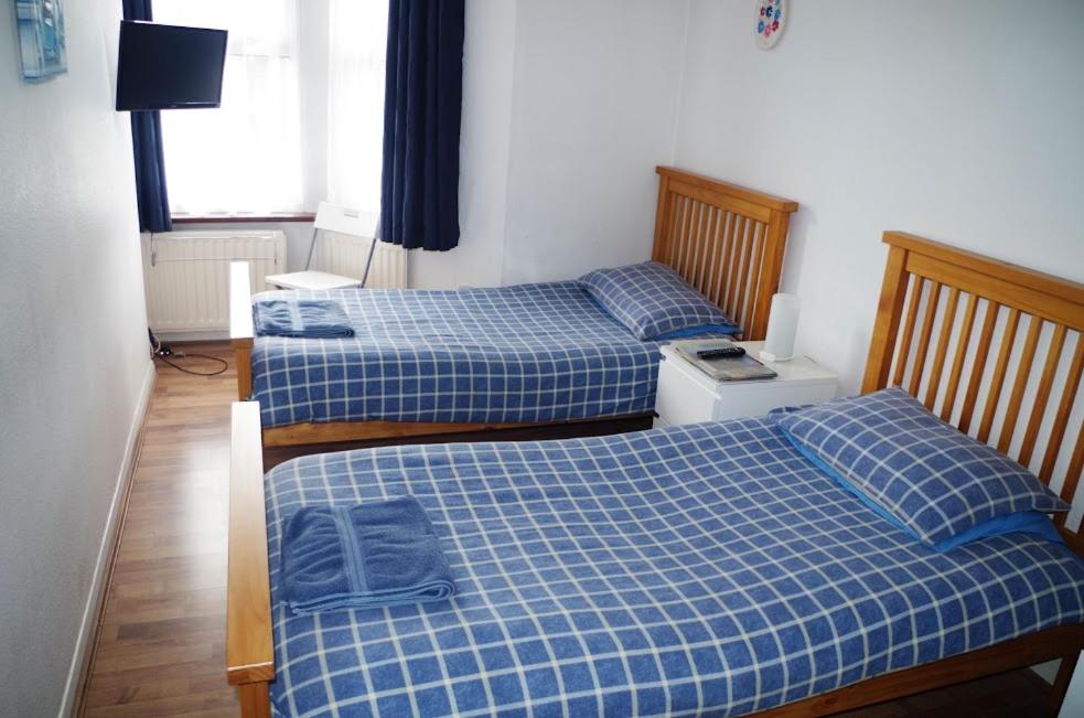 Abbey Lodge - Guest House 6/24