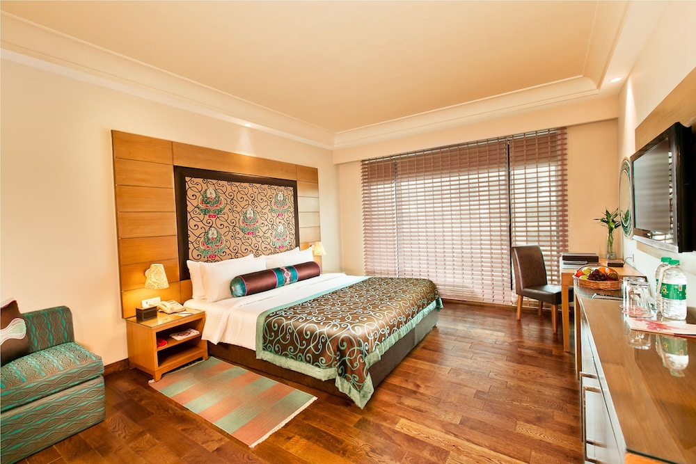 LUXURY, KING BED