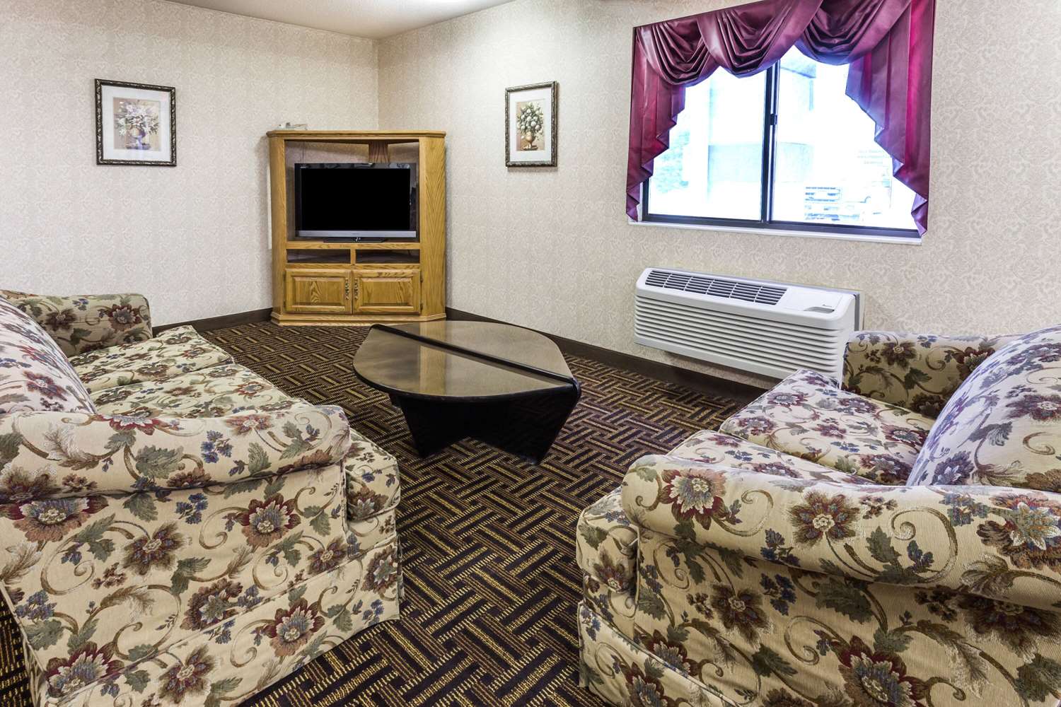 Super 8 by Wyndham Yorkville 11/16