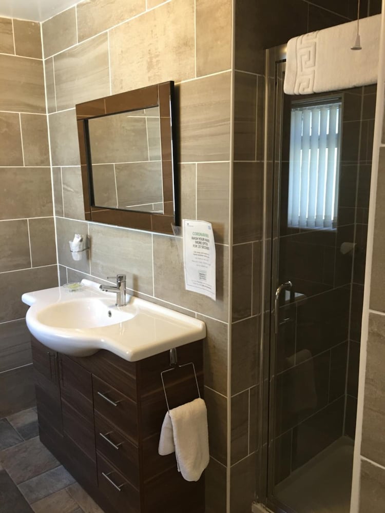 Glenheath Hotel 49/49