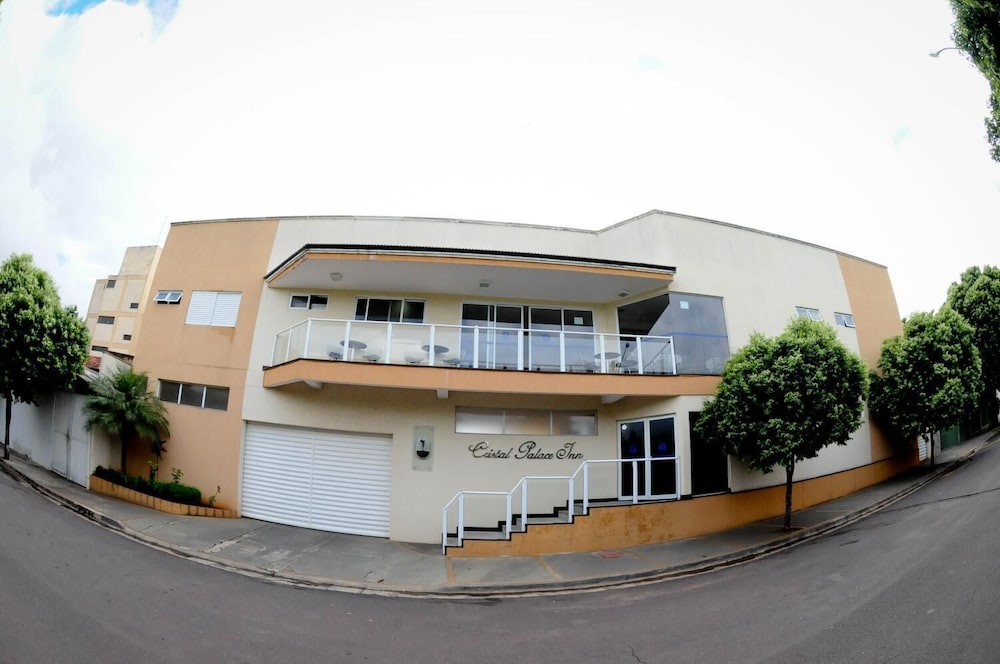 Cristal Palace Inn 3/40