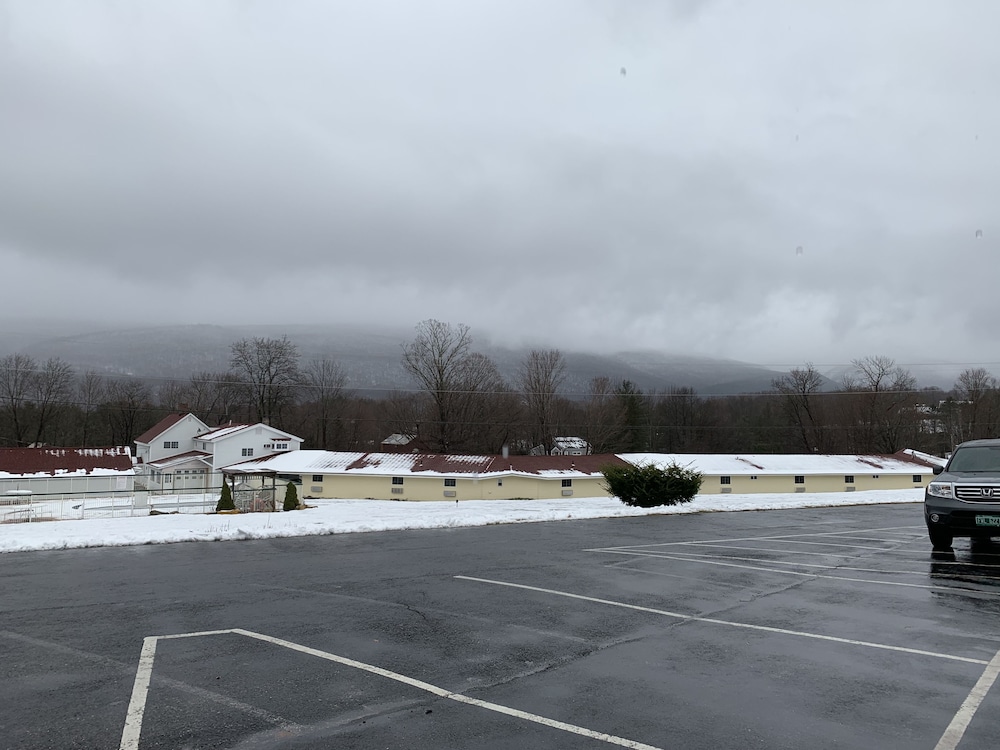 Four Winds Country Motel 10/34