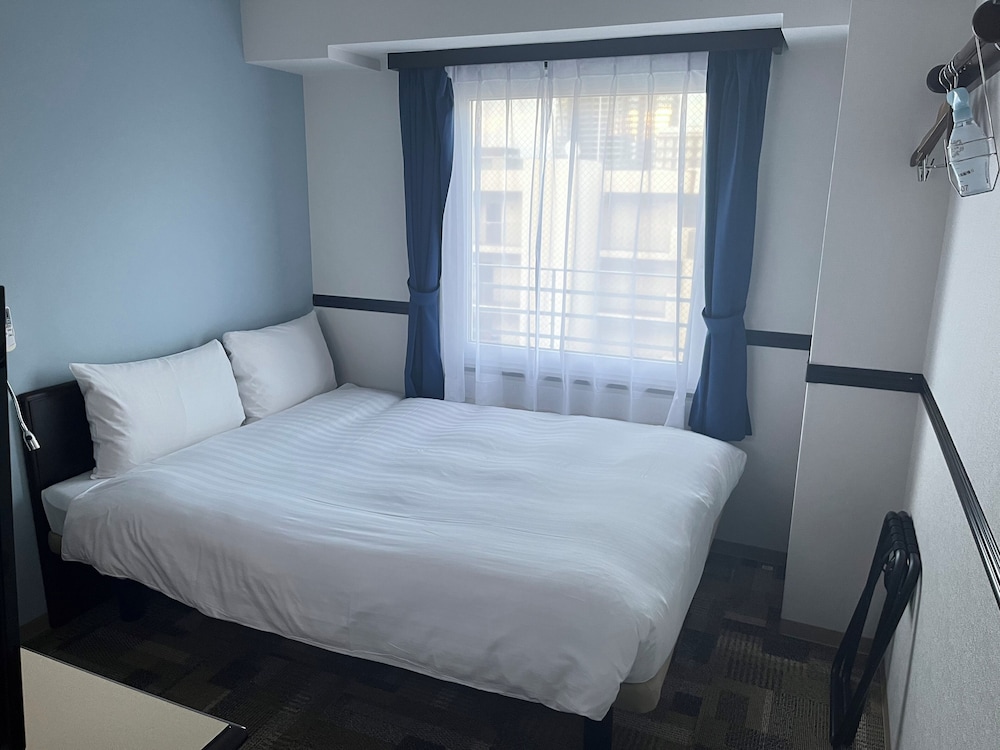 ECONOMY, DOUBLE BED, SMOKING