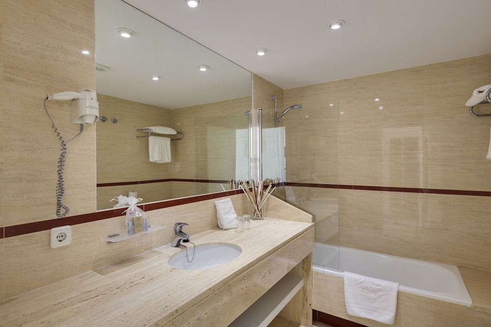 Privilege, Suite, Twin Beds, Sea Front, Sofa