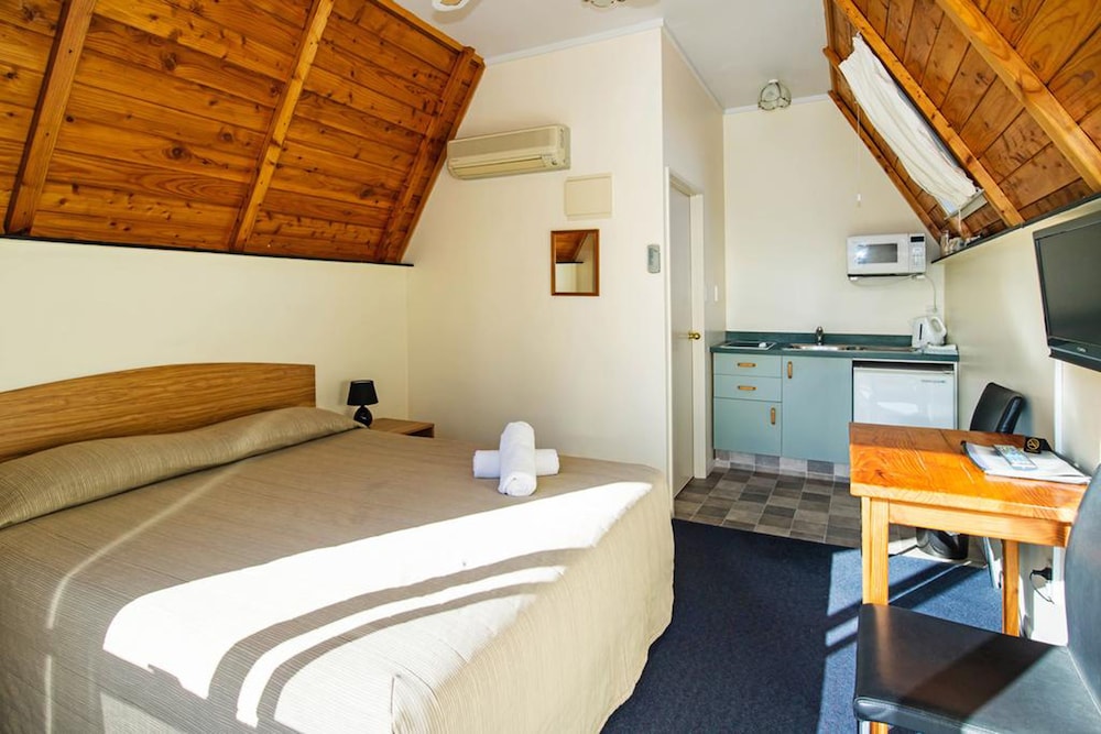 Mountain Chalets Motel 20/53