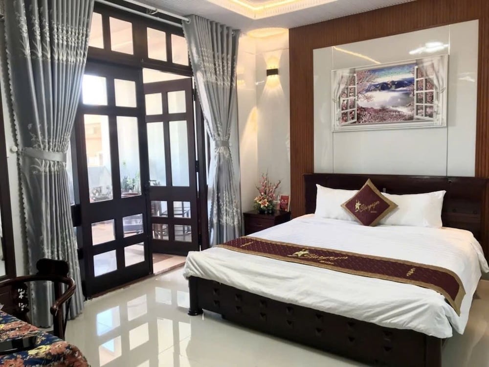 Stargazer Hotel 4/40
