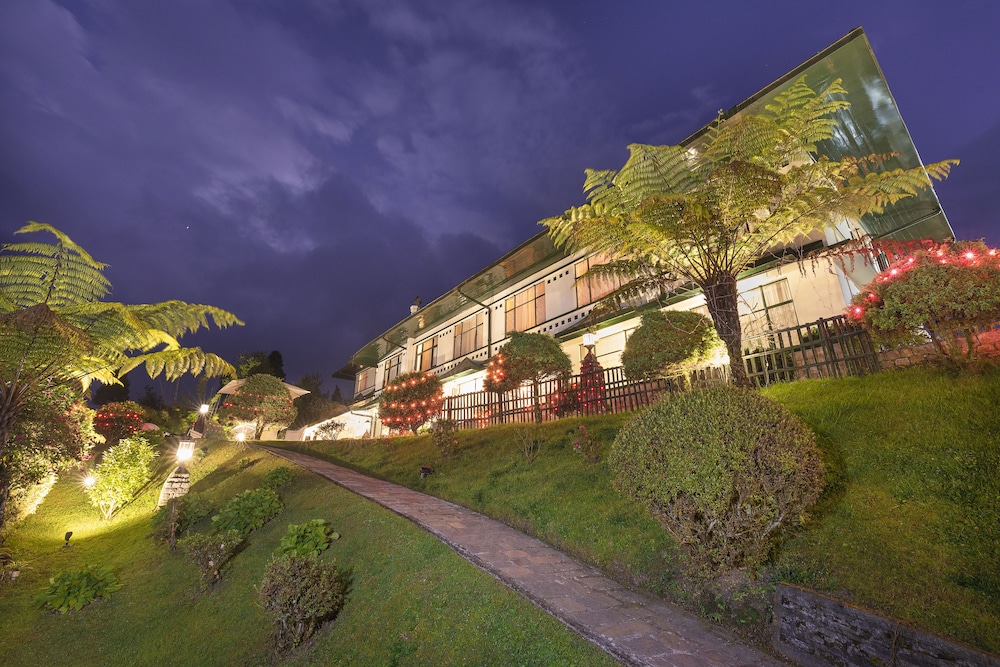 THE ELGIN MOUNT PANDIM, PELLING 26/30