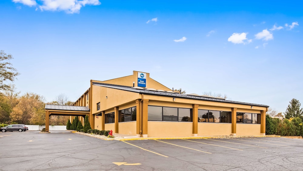AmericInn by Wyndham Woodstock IL 3/50