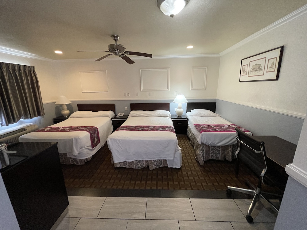 Hollywood Guest Inn 7/23