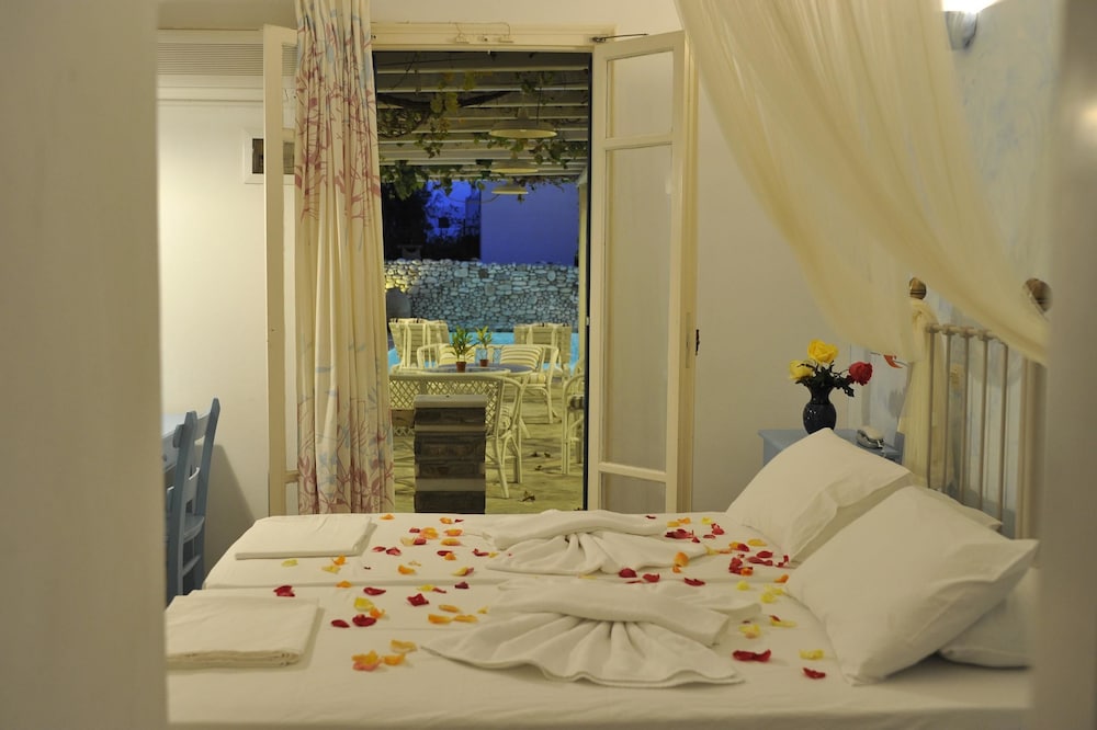 Afrodite Hotel 39/80