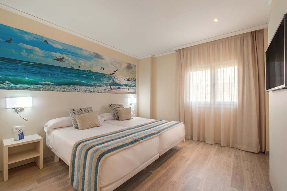 Classic, Suite, Twin Beds, Garden Area