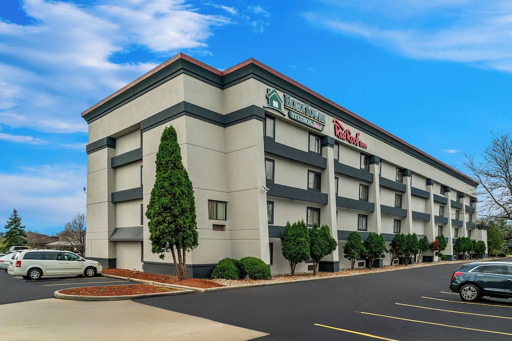 HomeTowne Studios by Red Roof Flint 4/50