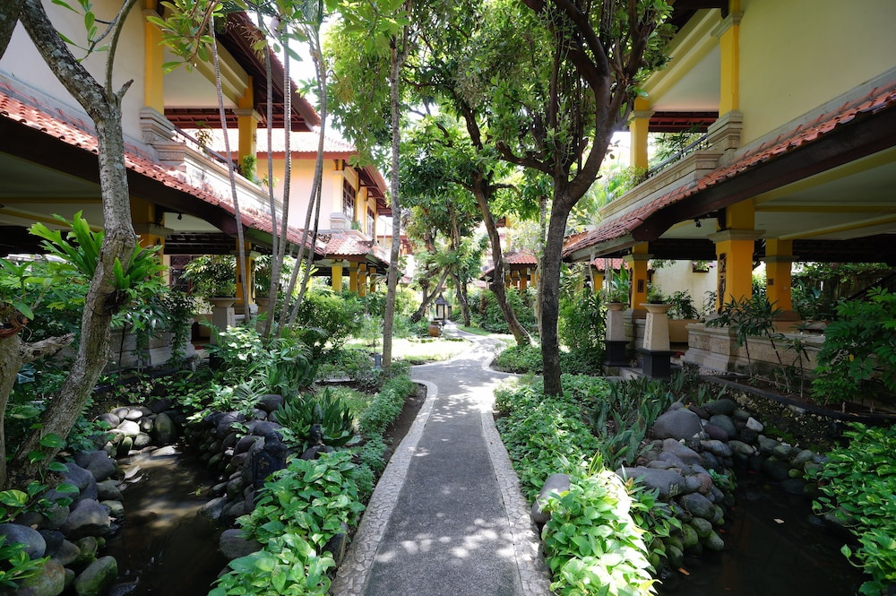 Royal Hotel and Villa Bali 41/48