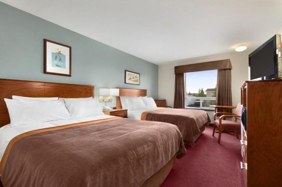 Super 8 by Wyndham Yellowknife 16/39