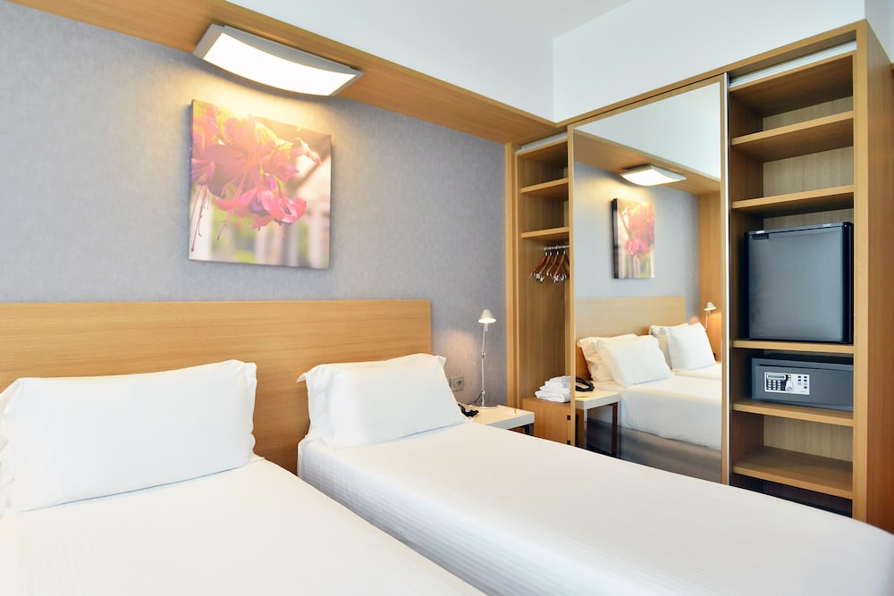 DELUXE, TWIN BEDS