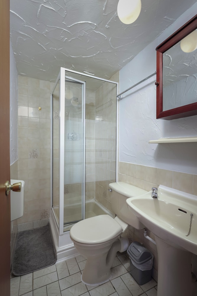 Royal Oakwell Hotel 48/52