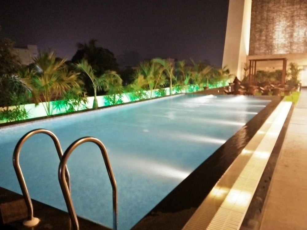 Hotel Saffron Crest 26/40