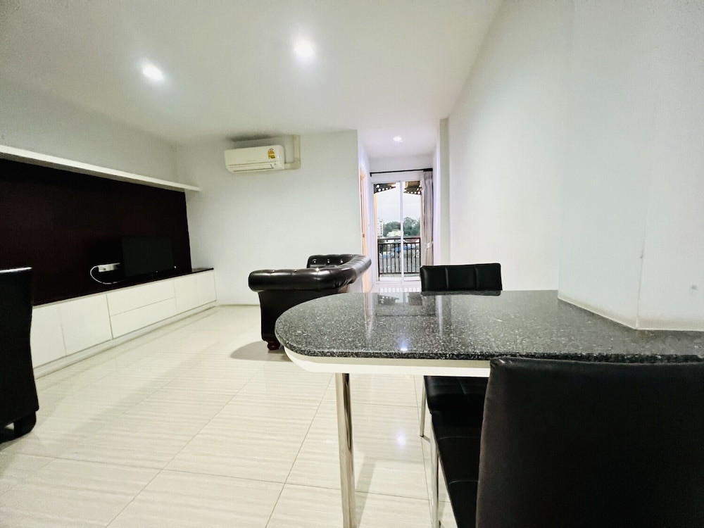 Inn Kham Apartment 18/47