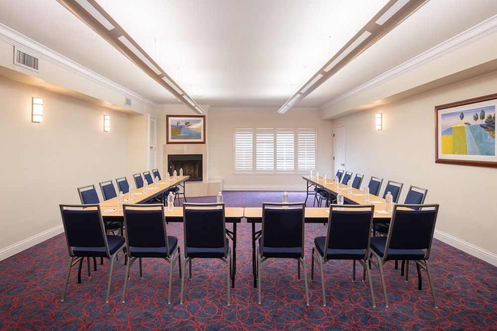 Best Western Plus All Suites Inn 43/47
