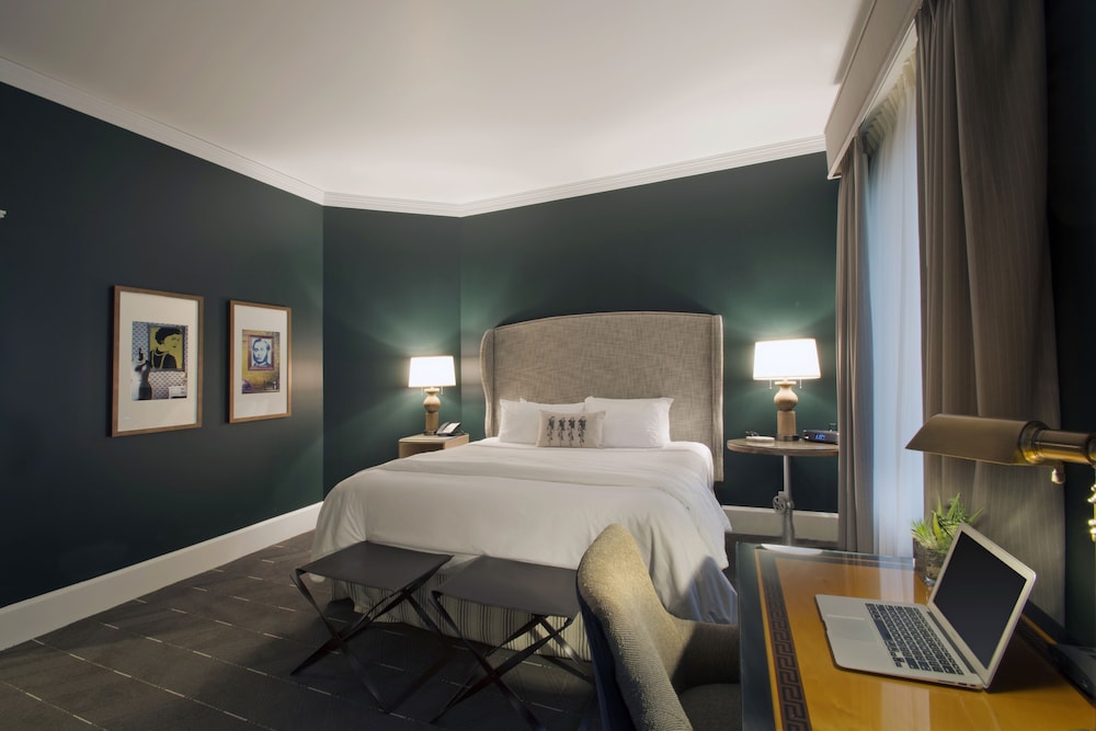 EXECUTIVE, QUEEN BED, TERRACE