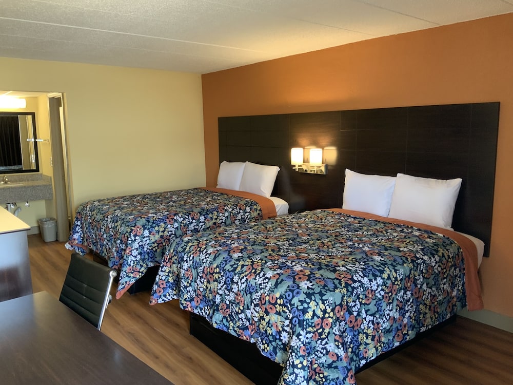 Days Inn by Wyndham Troy IL 13/34