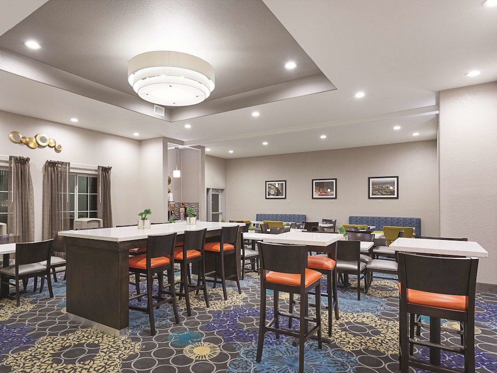 La Quinta Inn & Suites by Wyndham San Antonio Northwest 49/62