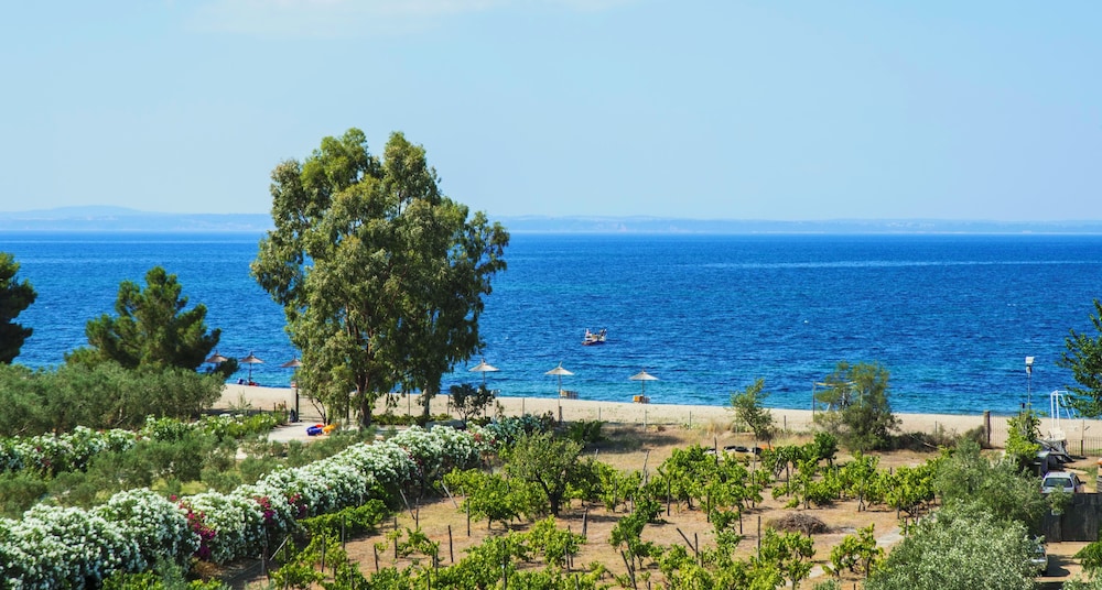 CORAL BLUE BEACH HOTEL 75/78