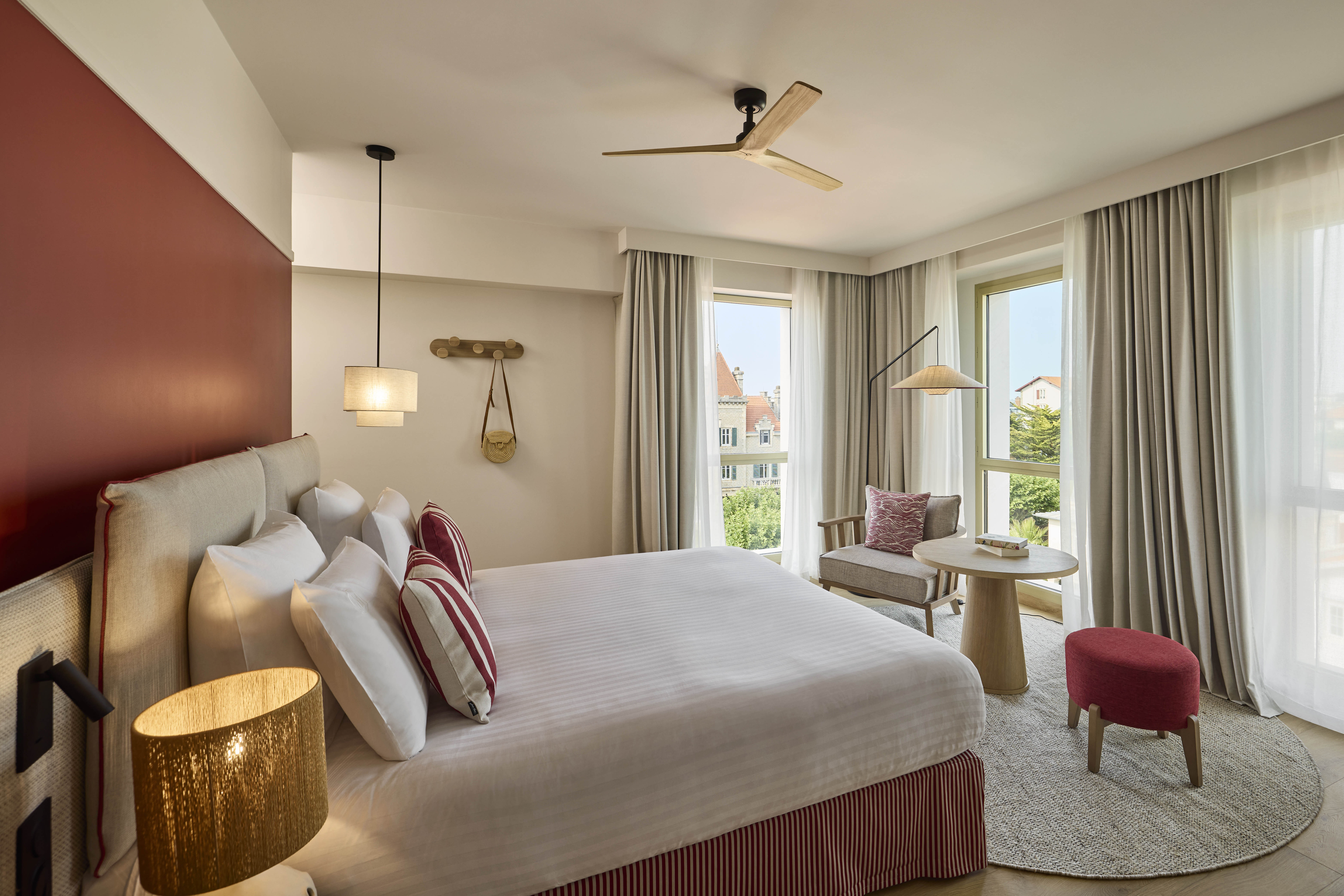 SUPERIOR, DOUBLE OR TWIN BED
